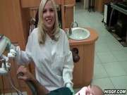 Стоматолог в кабинете усыпил девушку порно видео